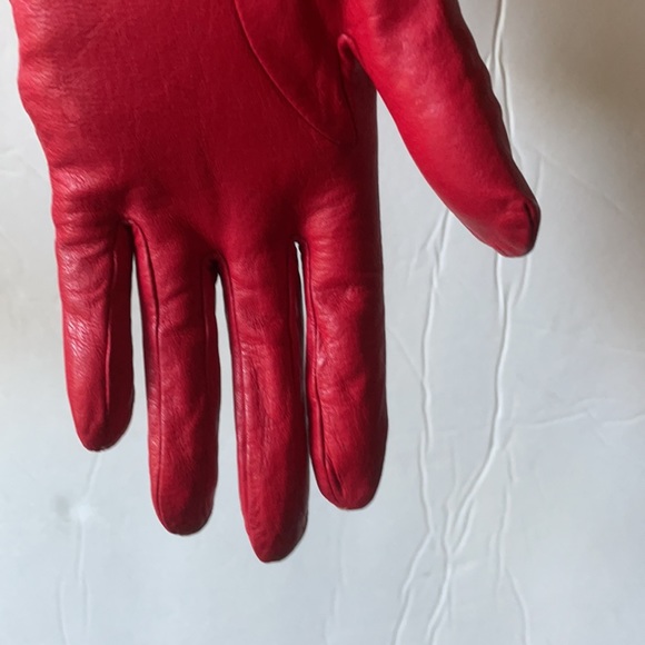 Vintage Red Capeskin Gloves - Picture 4 of 10